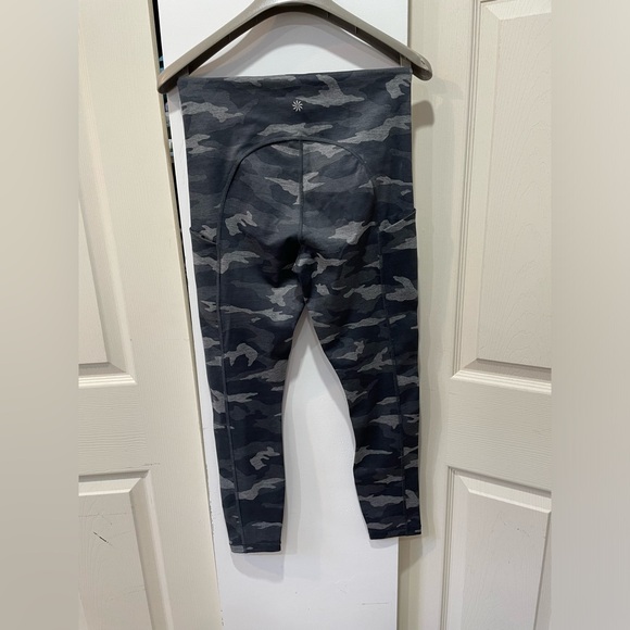 NWT Athleta Women’s Ultimate Camo 7/8 Tights Grey Workout Leggings size small - Picture 7 of 10